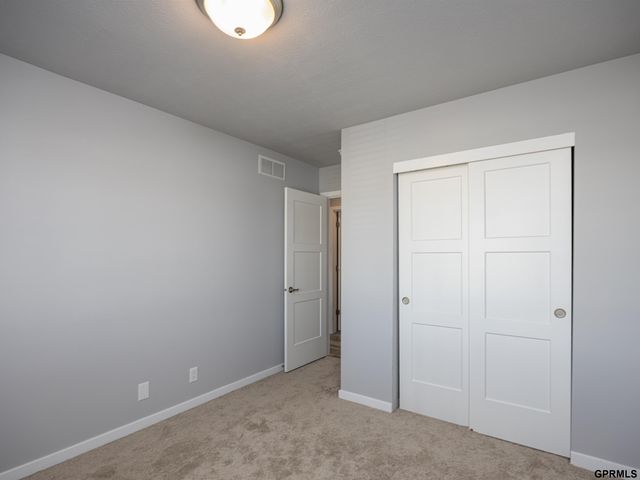 10905 Craig Street, Omaha, NE 68111