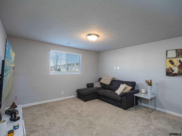 10905 Craig Street, Omaha, NE 68111