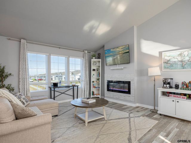 10905 Craig Street, Omaha, NE 68111