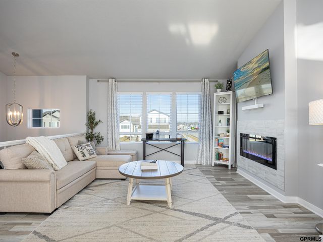 10905 Craig Street, Omaha, NE 68111