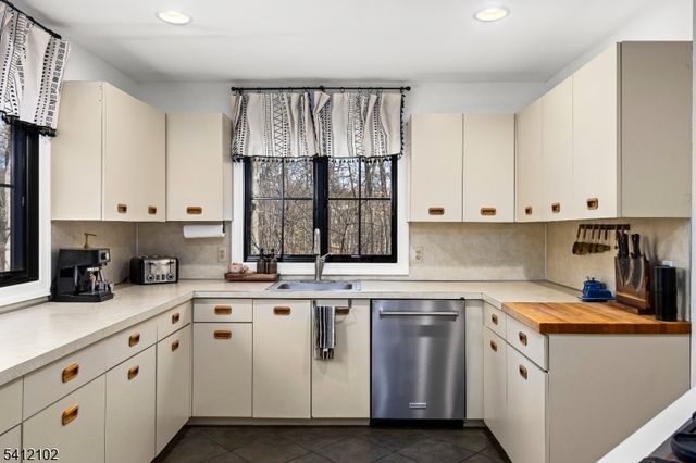 123 W Valley Brook Rd, Washington Twp., NJ 07830