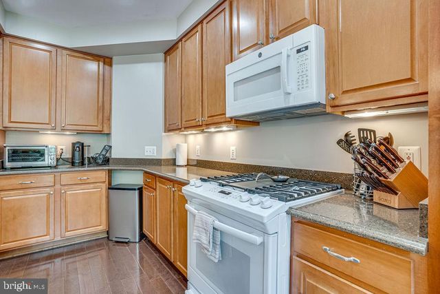 5736 GOVERNORS POND CIR, Alexandria, VA 22310