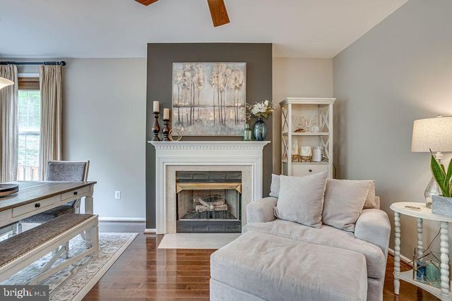 5736 GOVERNORS POND CIR, Alexandria, VA 22310