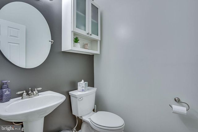5736 GOVERNORS POND CIR, Alexandria, VA 22310