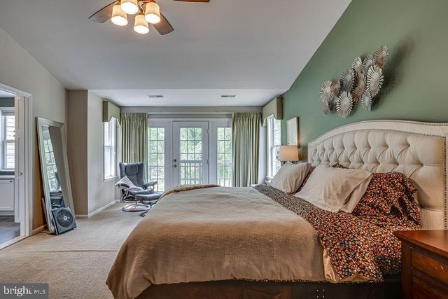 5736 GOVERNORS POND CIR, Alexandria, VA 22310
