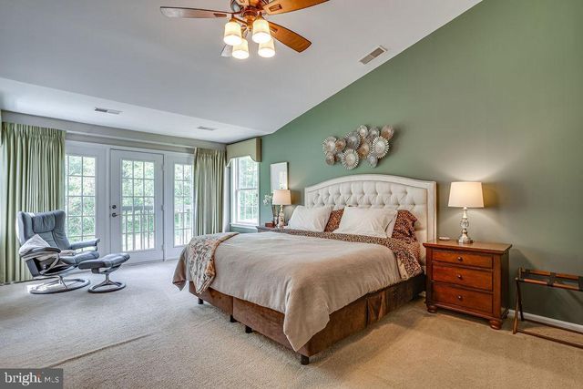 5736 GOVERNORS POND CIR, Alexandria, VA 22310