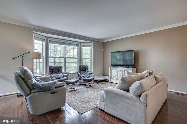 5736 GOVERNORS POND CIR, Alexandria, VA 22310