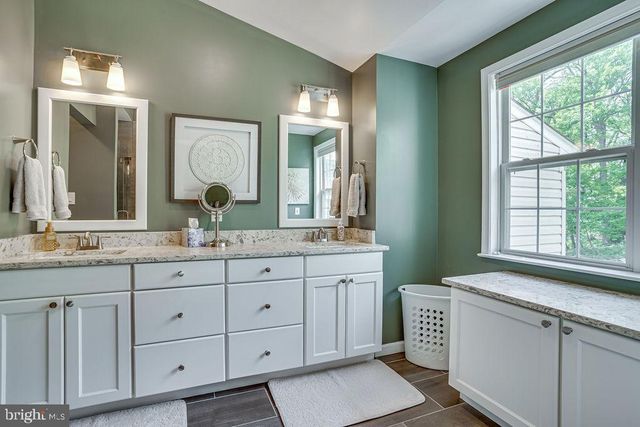 5736 GOVERNORS POND CIR, Alexandria, VA 22310