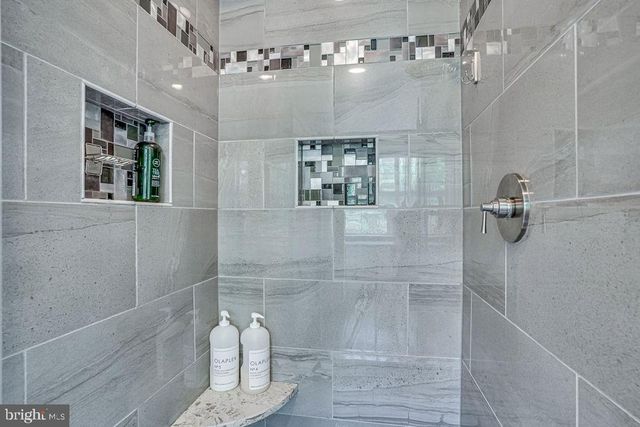 5736 GOVERNORS POND CIR, Alexandria, VA 22310