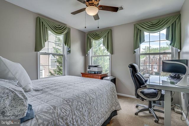 5736 GOVERNORS POND CIR, Alexandria, VA 22310