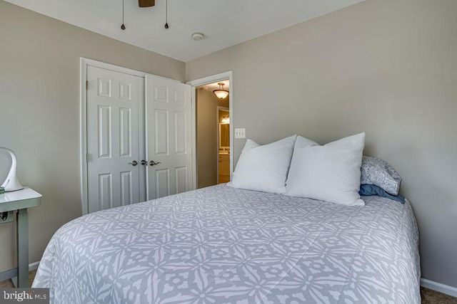 5736 GOVERNORS POND CIR, Alexandria, VA 22310