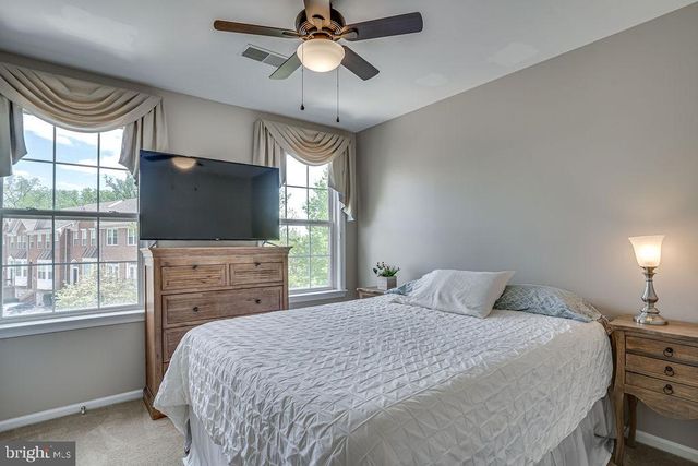 5736 GOVERNORS POND CIR, Alexandria, VA 22310