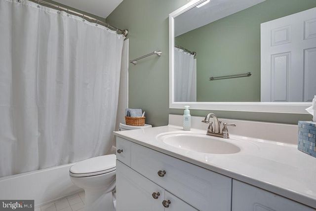 5736 GOVERNORS POND CIR, Alexandria, VA 22310