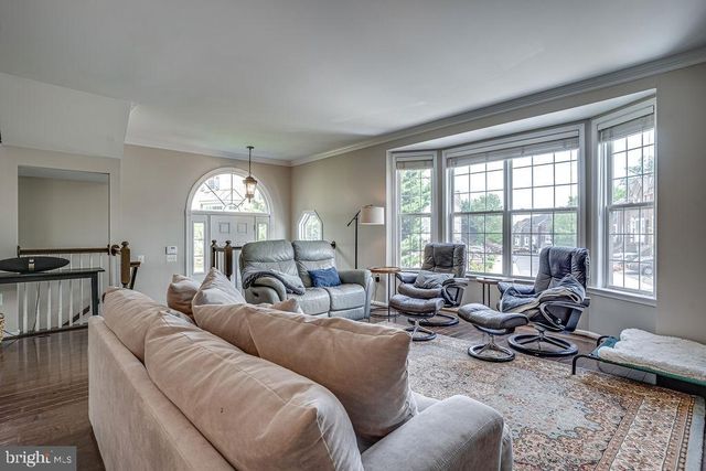 5736 GOVERNORS POND CIR, Alexandria, VA 22310