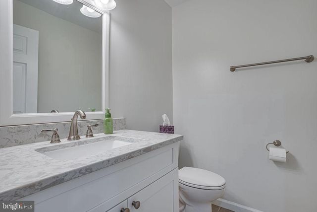 5736 GOVERNORS POND CIR, Alexandria, VA 22310