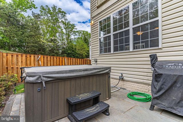 5736 GOVERNORS POND CIR, Alexandria, VA 22310