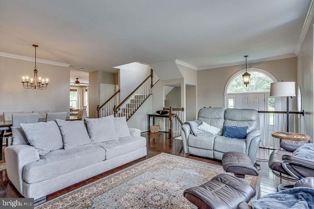 5736 GOVERNORS POND CIR, Alexandria, VA 22310