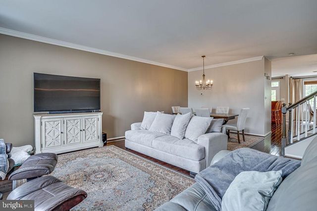 5736 GOVERNORS POND CIR, Alexandria, VA 22310