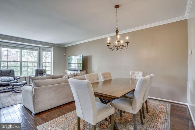 5736 GOVERNORS POND CIR, Alexandria, VA 22310
