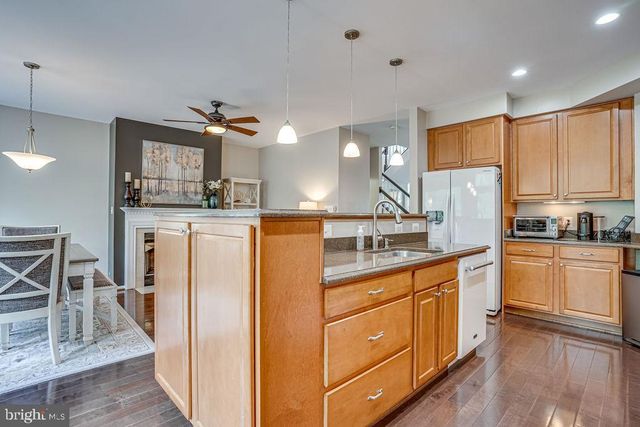 5736 GOVERNORS POND CIR, Alexandria, VA 22310