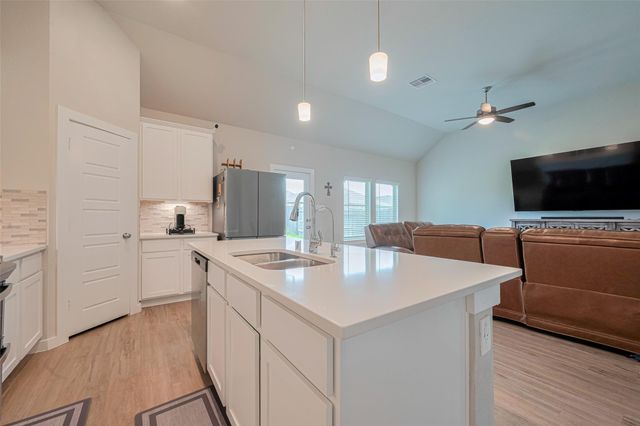 333 Flower Reed Court, Magnolia, TX 77354