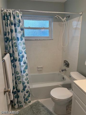 1051 Forest Lakes DR 21B, Naples, FL 34105