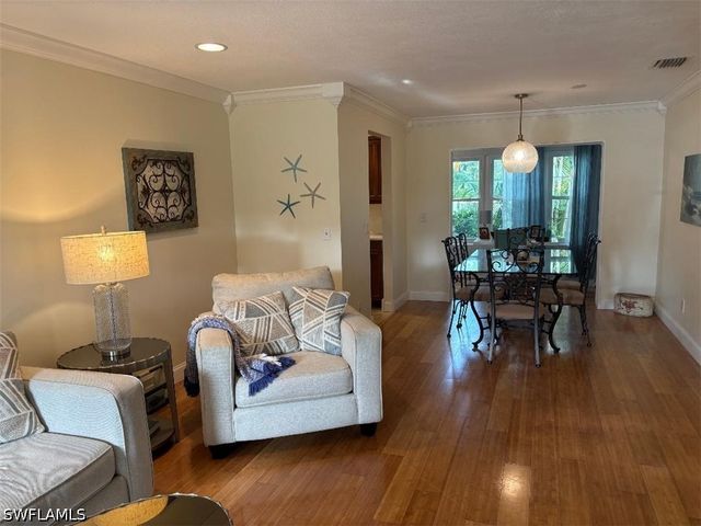 1051 Forest Lakes DR 21B, Naples, FL 34105