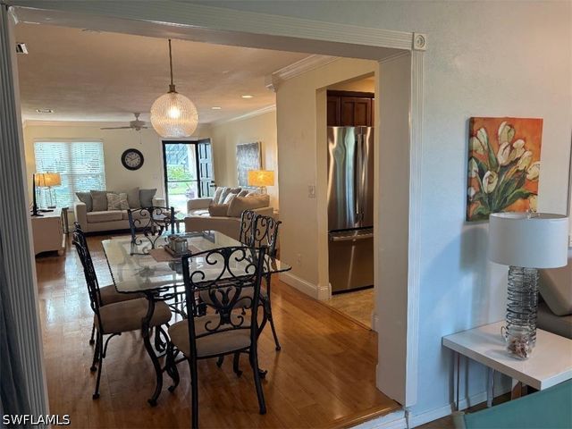 1051 Forest Lakes DR 21B, Naples, FL 34105