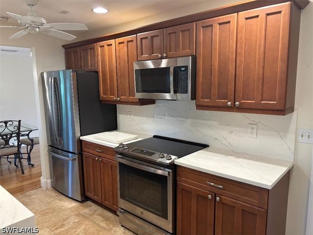 1051 Forest Lakes DR 21B, Naples, FL 34105