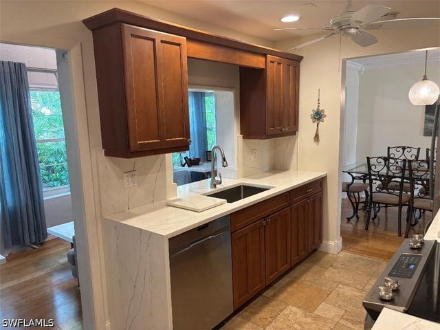 1051 Forest Lakes DR 21B, Naples, FL 34105