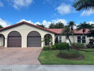 1051 Forest Lakes DR 21B, Naples, FL 34105
