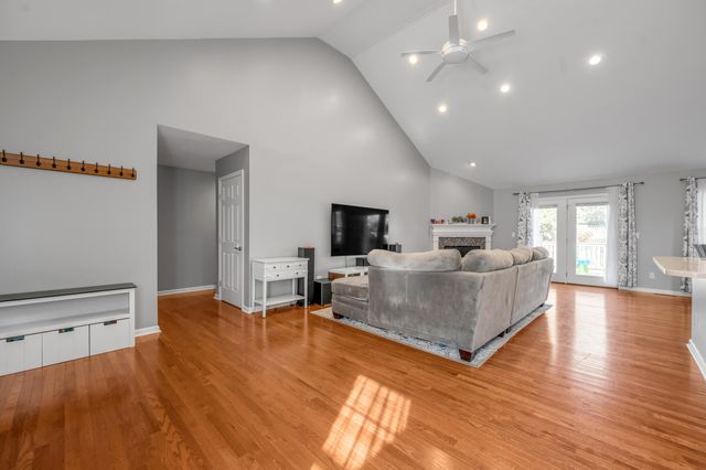 944 Deer Crossing Way, Lexington, KY 40509