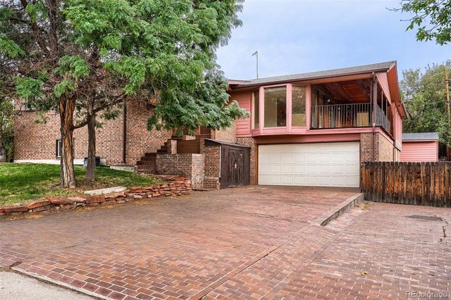 8221 W 70th Avenue, Arvada, CO 80004