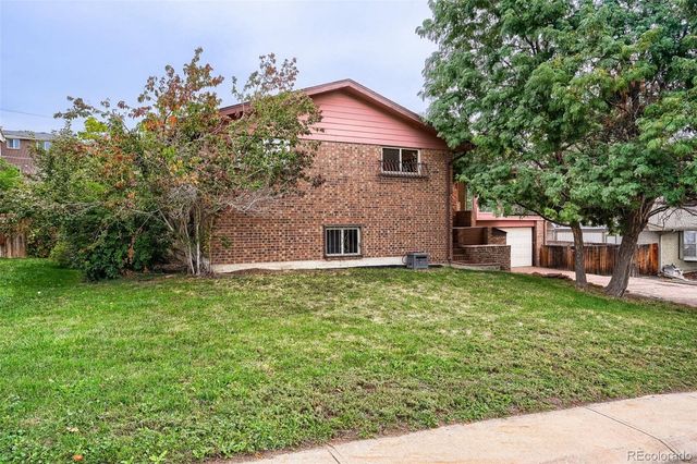 8221 W 70th Avenue, Arvada, CO 80004