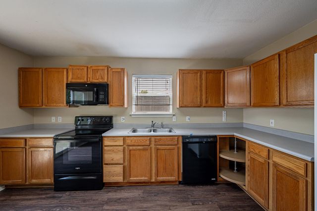 108 Briarwood CT, Kyle, TX 78640