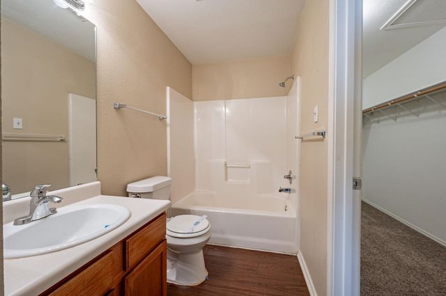 108 Briarwood CT, Kyle, TX 78640