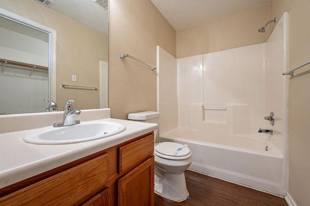 108 Briarwood CT, Kyle, TX 78640