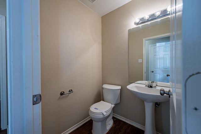 108 Briarwood CT, Kyle, TX 78640