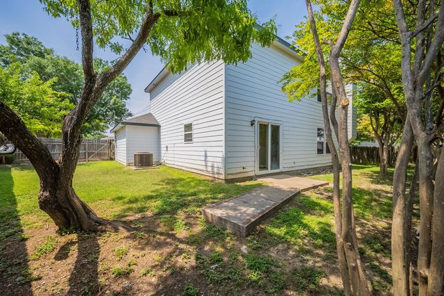 108 Briarwood CT, Kyle, TX 78640