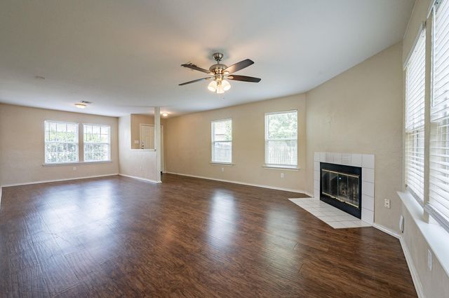 108 Briarwood CT, Kyle, TX 78640