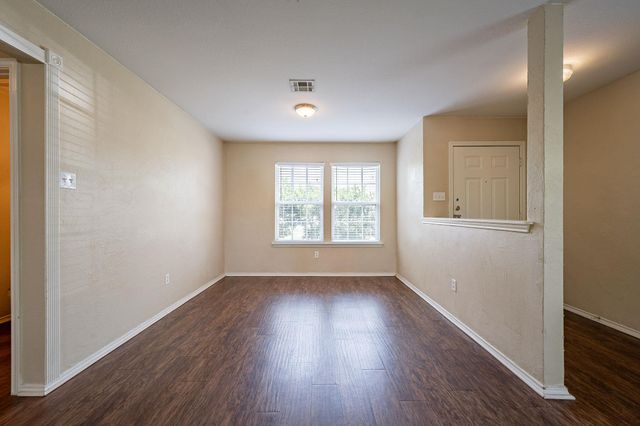108 Briarwood CT, Kyle, TX 78640