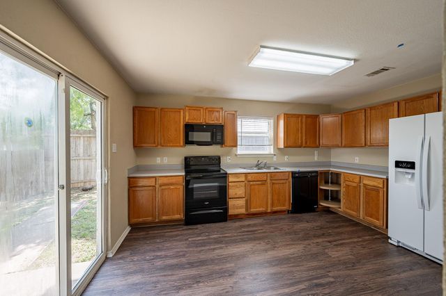 108 Briarwood CT, Kyle, TX 78640