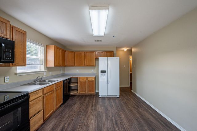 108 Briarwood CT, Kyle, TX 78640