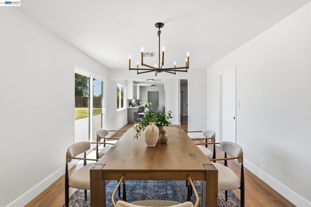 4874 E clinton, Fresno, CA 93703