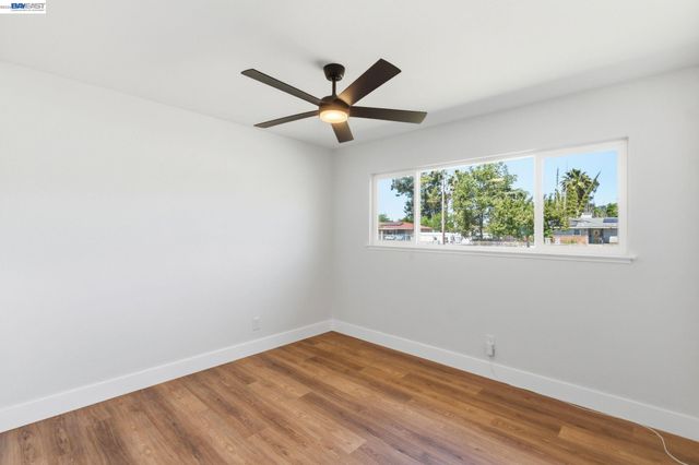 4874 E clinton, Fresno, CA 93703