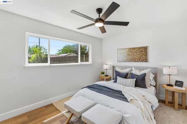 4874 E clinton, Fresno, CA 93703