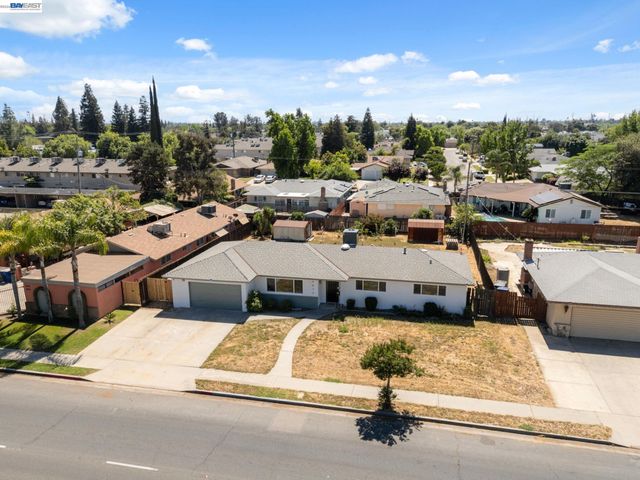 4874 E clinton, Fresno, CA 93703
