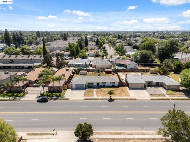 4874 E clinton, Fresno, CA 93703
