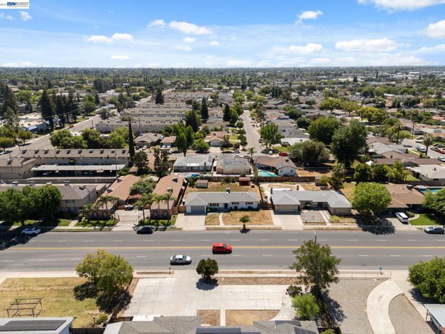 4874 E clinton, Fresno, CA 93703