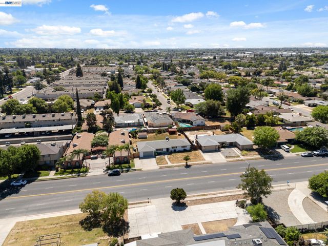 4874 E clinton, Fresno, CA 93703